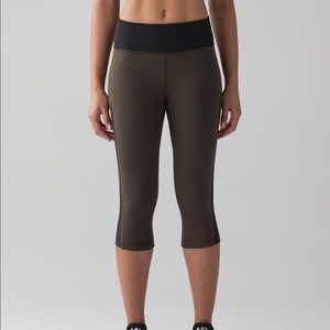 Lululemon Smooth Stride Crop - Dark Olive | sz 6 | Like New